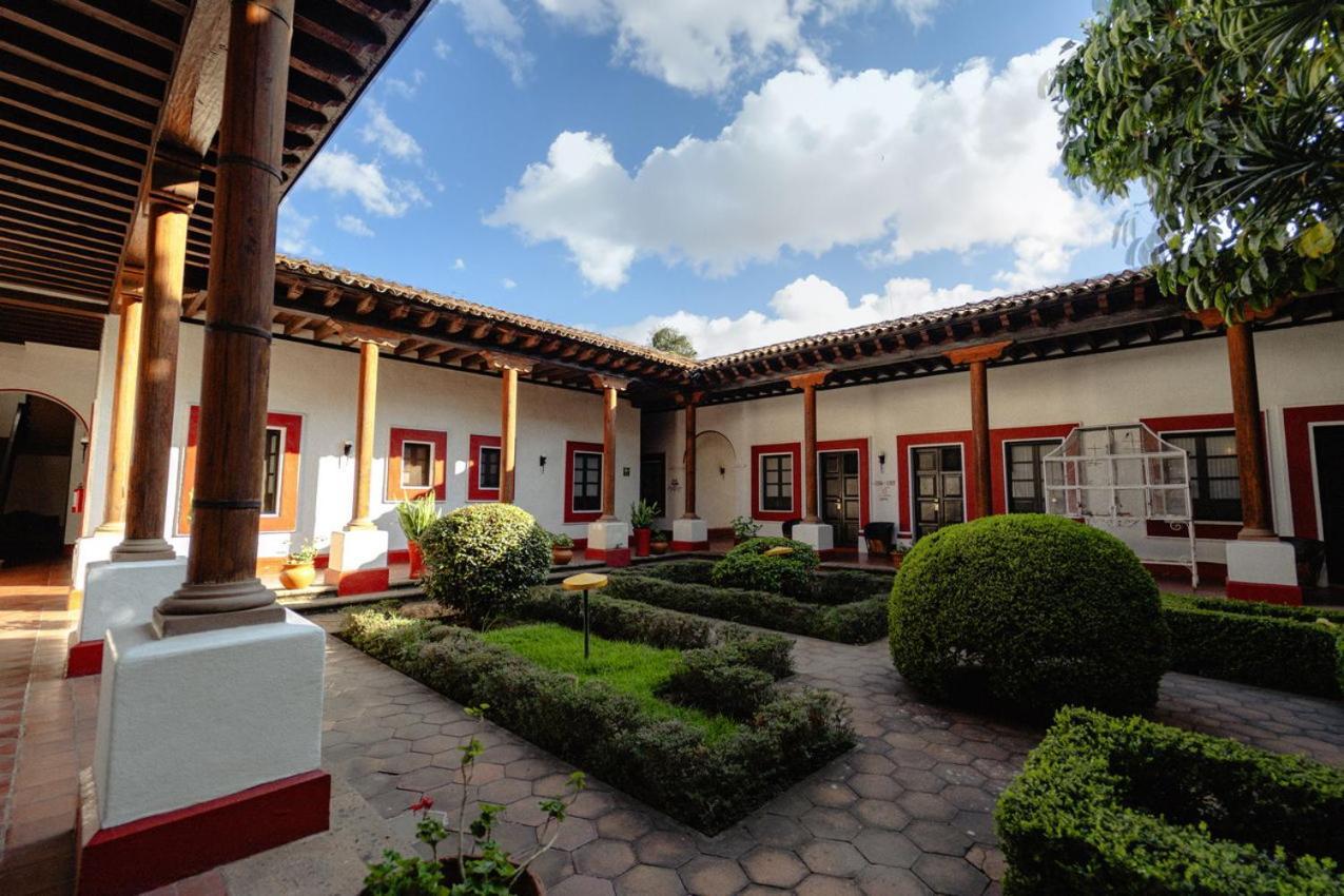Best Western Plus Posada De Don Vasco Pátzcuaro Exterior foto The patio of the house