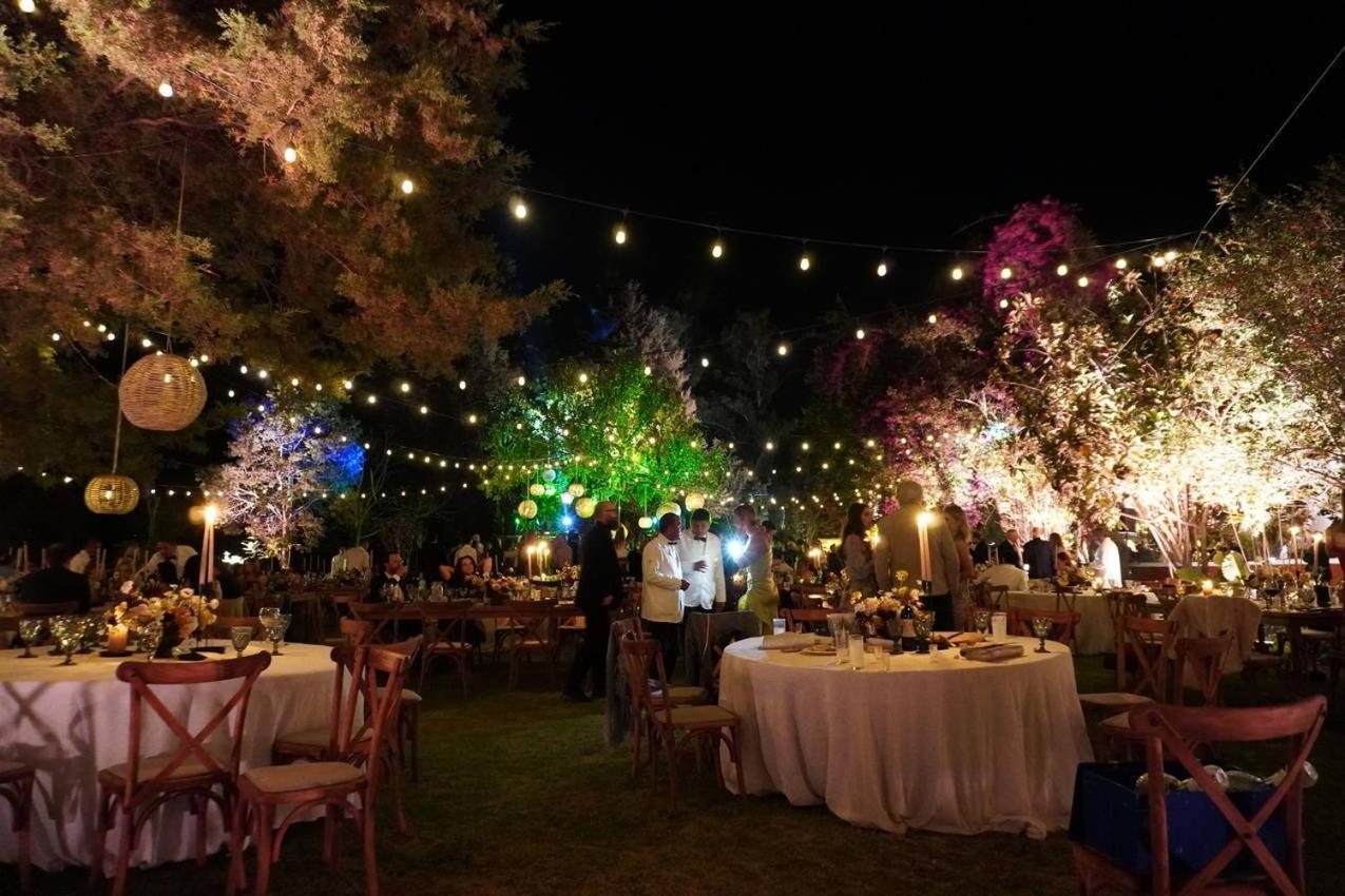 Best Western Plus Posada De Don Vasco Pátzcuaro Exterior foto A wedding reception at the garden of the hotel